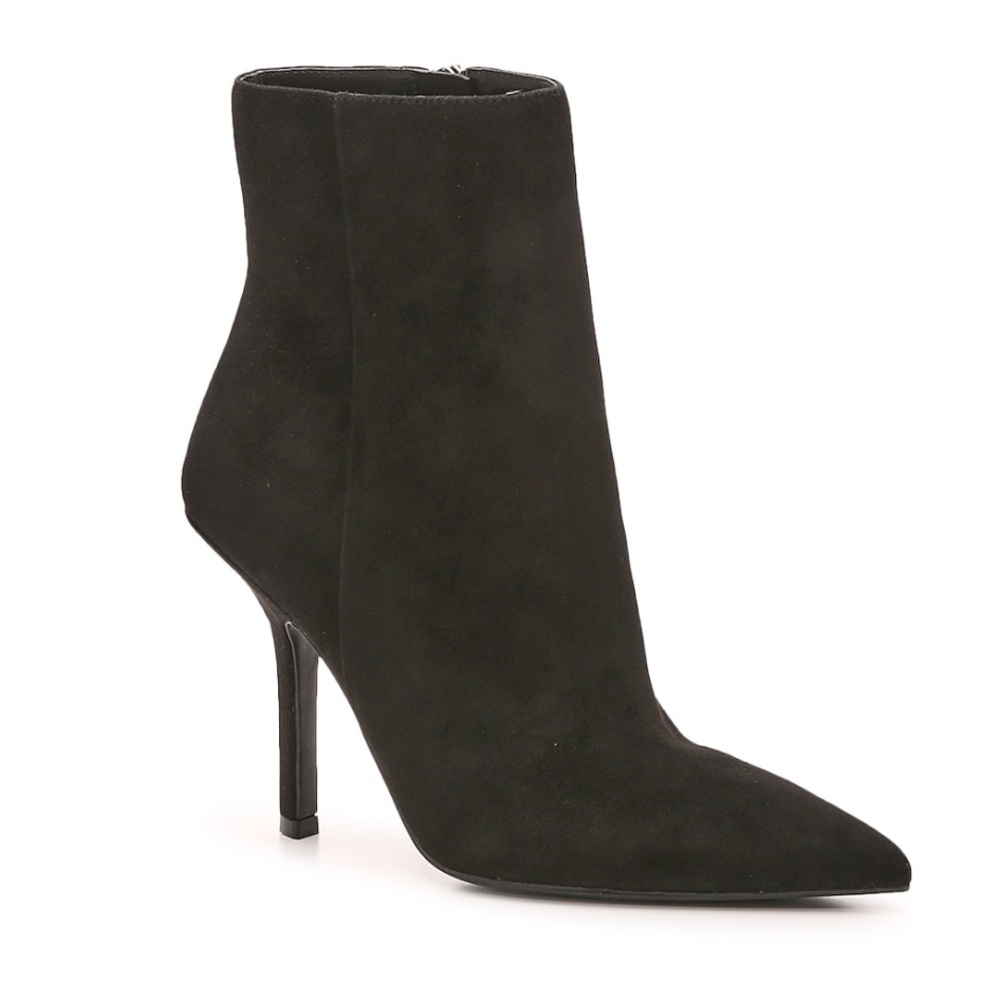 BLACK MARC FISHER SUEDE 
SEMINA BOOT size  8 1/2